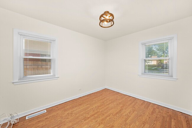 Building Photo - 1621 S Crescent Ave