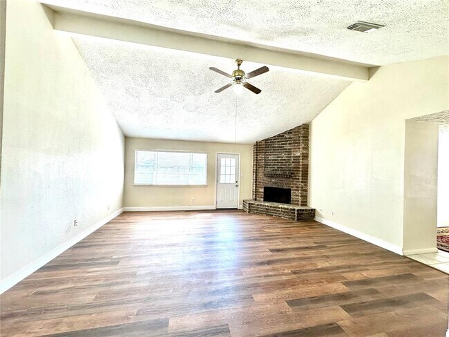 Building Photo - 16315 Dew Drop Ln