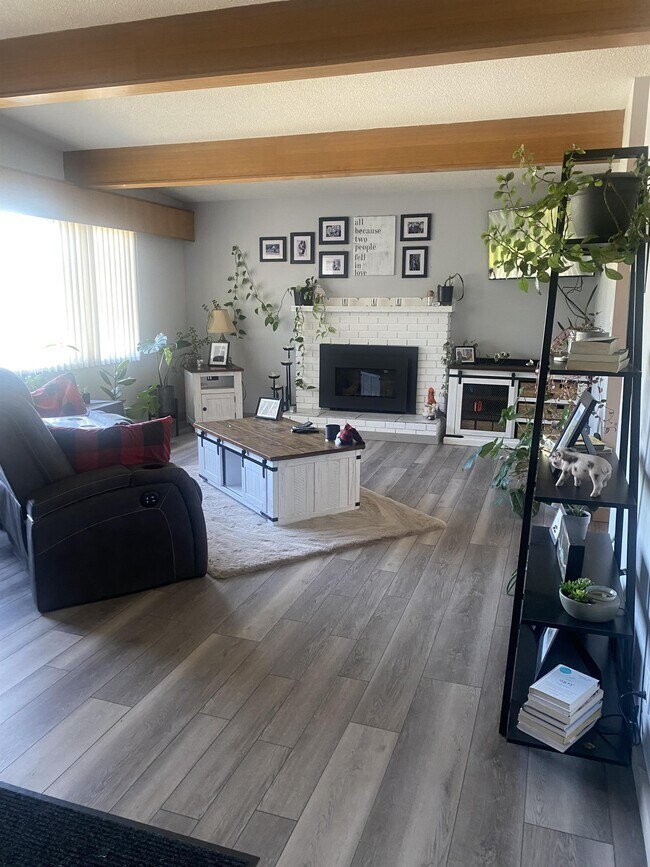 Photo du bâtiment - 3775 Hammond Ave