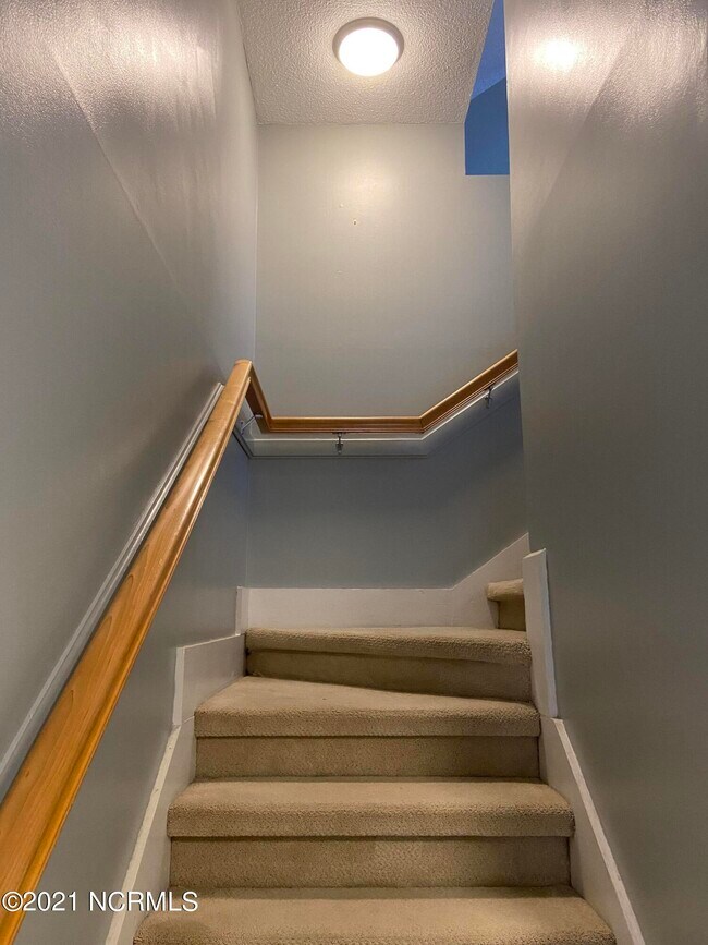 Building Photo - 612 Linksider Dr