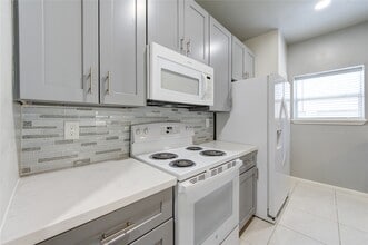 Building Photo - 3050 Holly Hall St