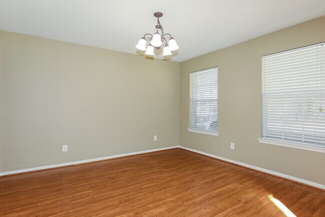 Building Photo - 10007 Willow Wood Way
