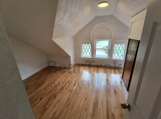 Foto del edificio - 1339 Charles St
