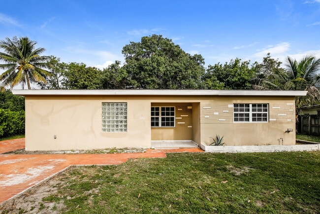 Building Photo - 3231 SW 67th Ave