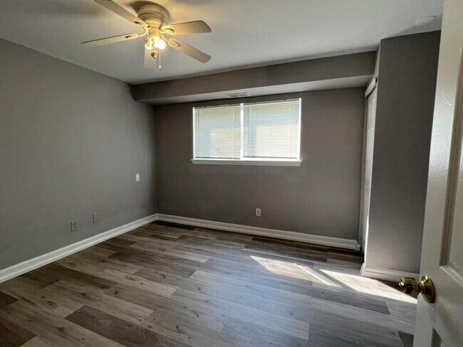 Building Photo - 205 Erin Way, Unit T2