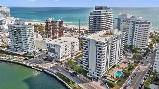 Foto del edificio - 3200 Collins Ave