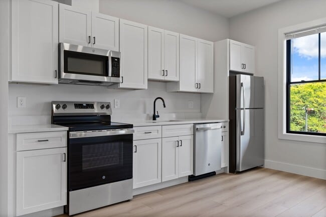 Building Photo - 198 Albion St