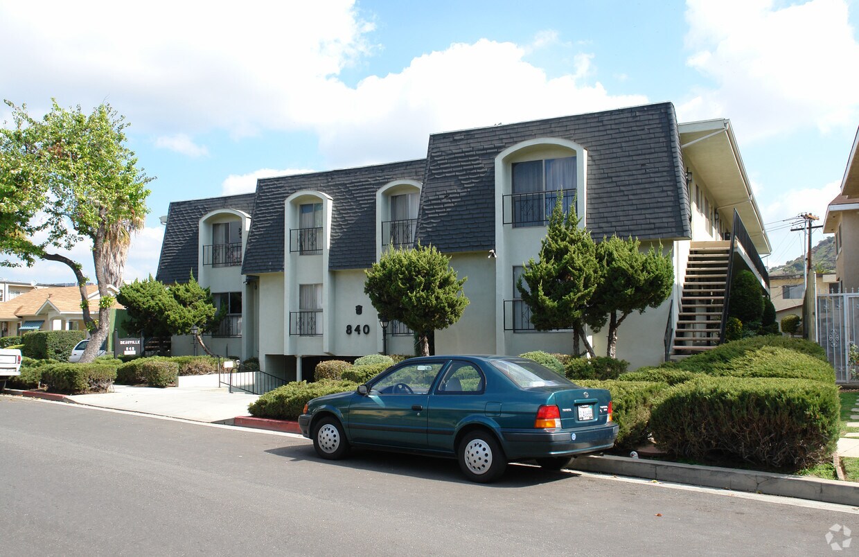 Building Photo - 840 Fischer St