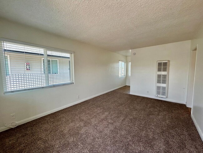 Building Photo - 4444 Menlo Ave