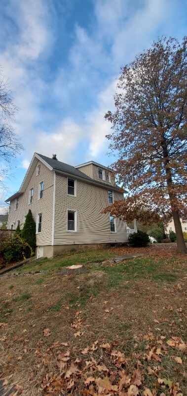 Foto del edificio - 619 Nichols Ave