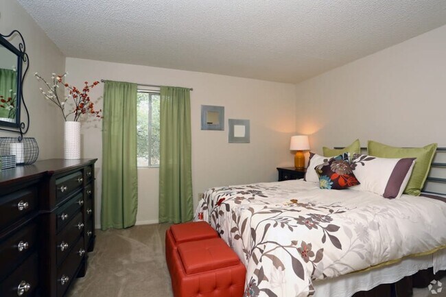 Building Photo - 3600 Greystone Dr