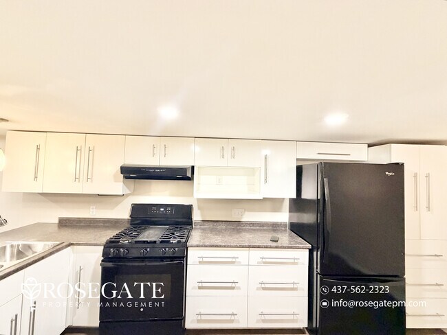 Photo du bâtiment - Bright 1-Bedroom Basement Apartment with All Utilities & 2 Parking Spaces in Kitchener