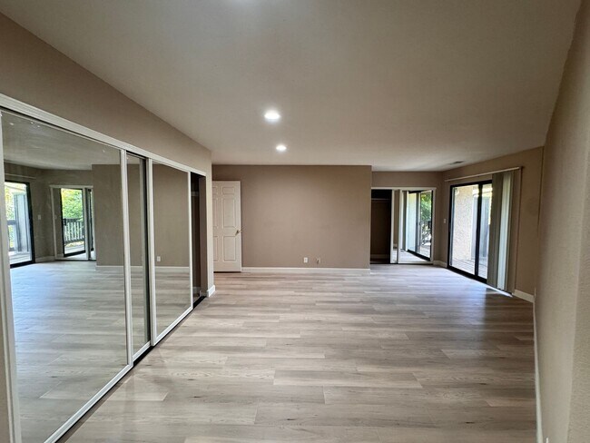 Foto del edificio - Move In Ready! Fremont 3 beds 2 baths Near Niles Canyon and Mission