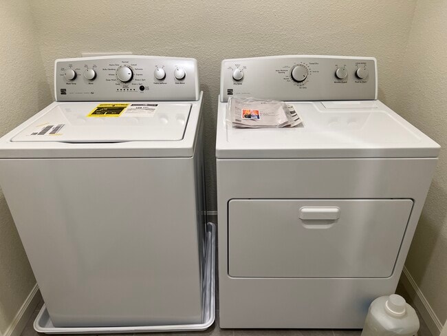 Washer/Dryer in Floor 2 - 329 Shafer Ave