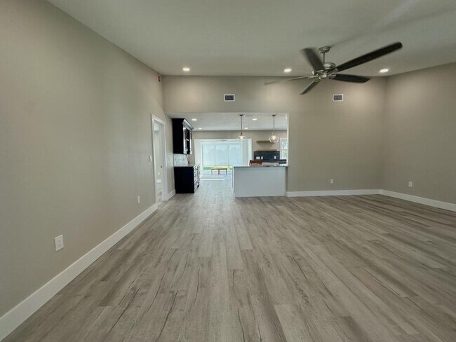 Foto del edificio - 3911 Midway Rd
