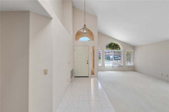Building Photo - 4930 Frazee Rd