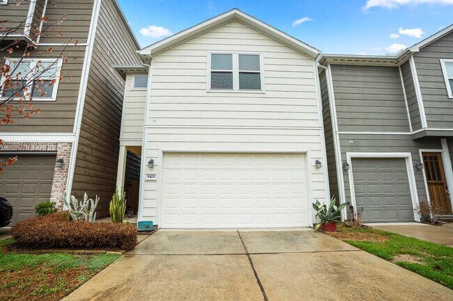 Building Photo - 5423 Holguin Hollow St