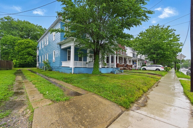 Building Photo - 1432 Chesapeake Ave