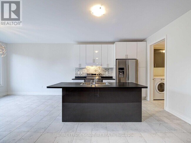 Building Photo - 20 Dunley Cres