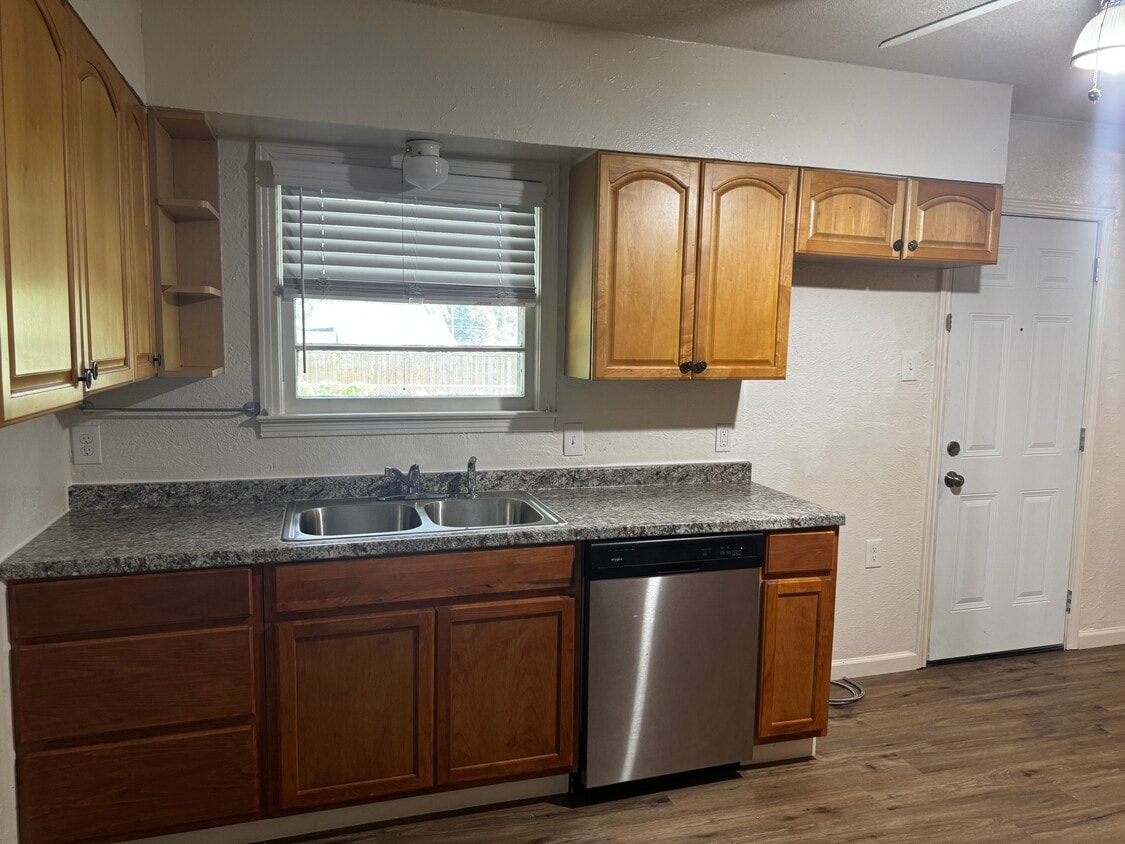 Photo - 1560 Nash St (Garland, TX)