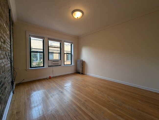 Foto del edificio - 2334.5 N Spaulding Ave