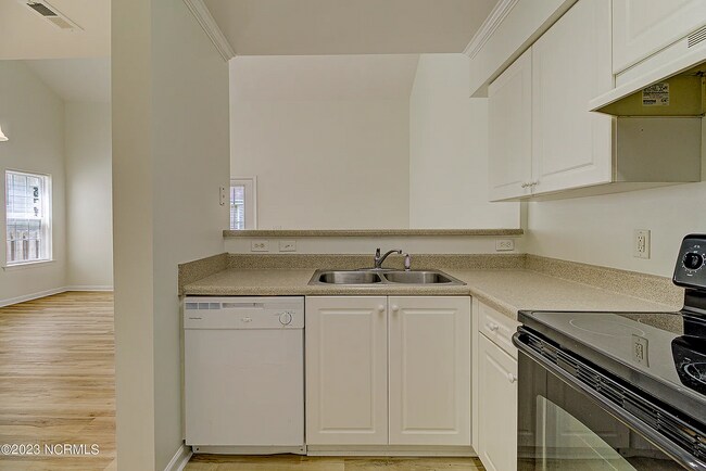 Foto del edificio - *** Promotion -- Sign lease by February 15 and receive $1000 off first months rent!!  Charming 3 ...