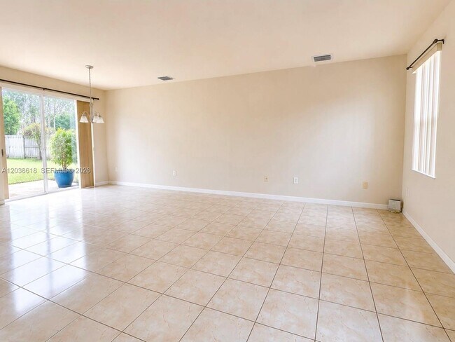 Foto del edificio - 641 E Mowry Ct