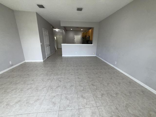 Foto del edificio - 1083 Woodfield Rd