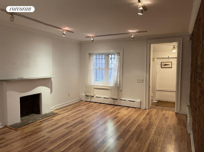 Building Photo - 208 E 78th St
