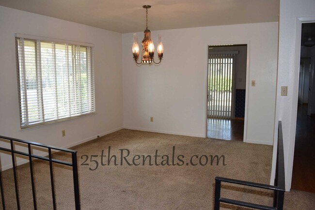 Building Photo - 207 Diamond Oaks Rd
