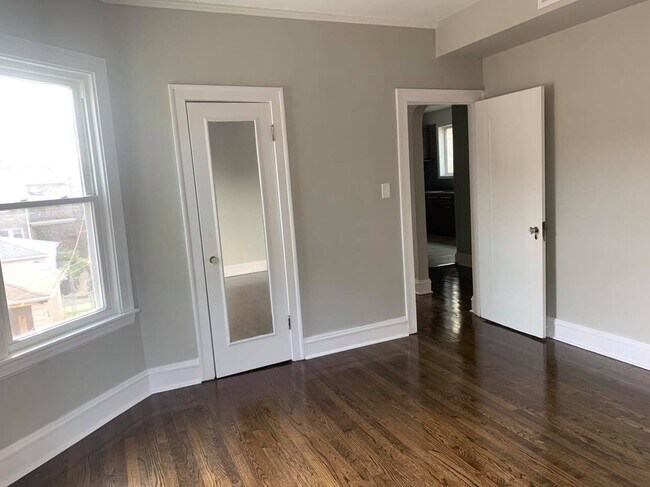 Building Photo - 5649 N Saint Louis Ave