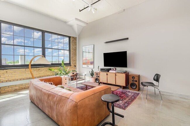 Foto del edificio - 730 Stinson Blvd