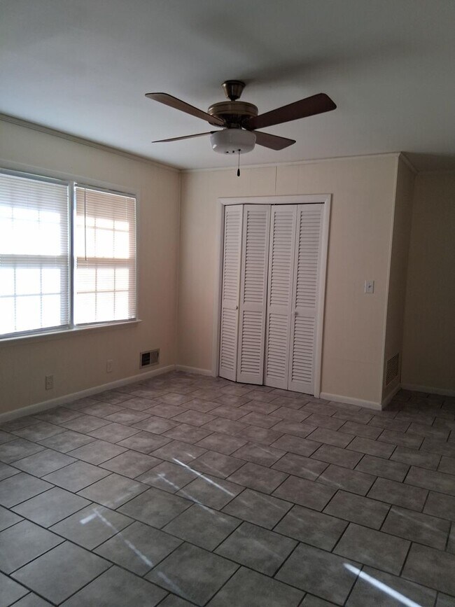 Building Photo - Center Point/Birmingham