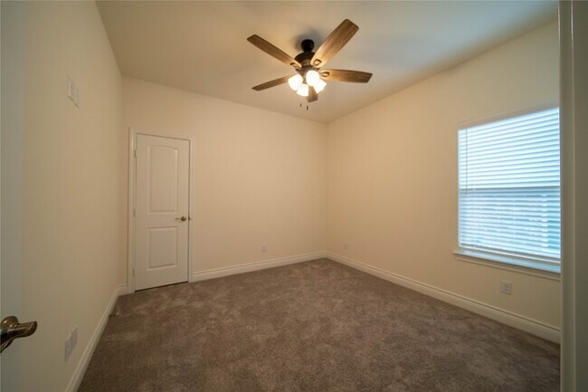 Foto del edificio - 8507 Christie Ln