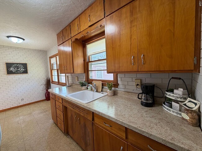 Foto del edificio - 3bed, 1bath home for rent in quiet Waterlo...