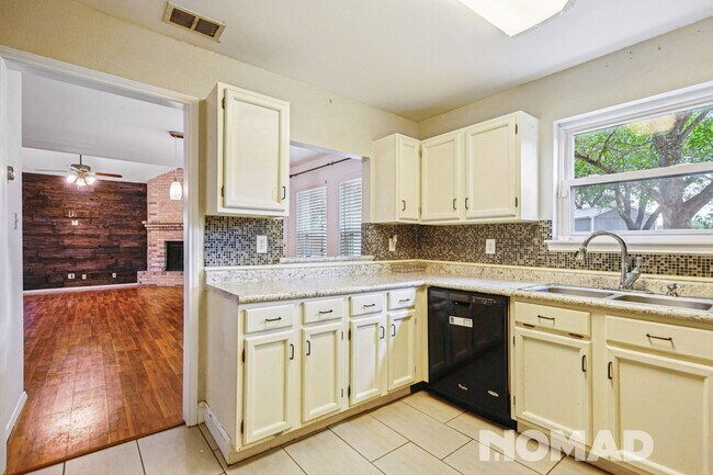Building Photo - Spacious 4BR/2 Bath House in Schertz