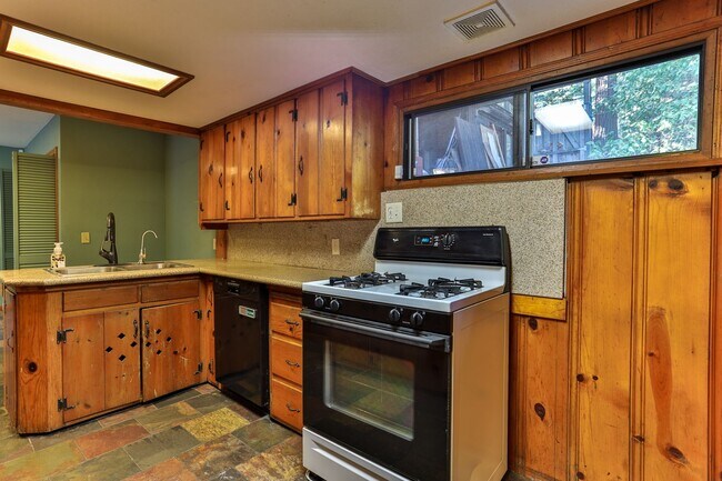 Foto del edificio - 23747 Shady Ln
