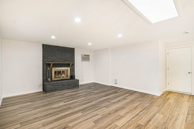 Building Photo - Spacious 3-Bedroom Upper Unit with Garage & Private Yard