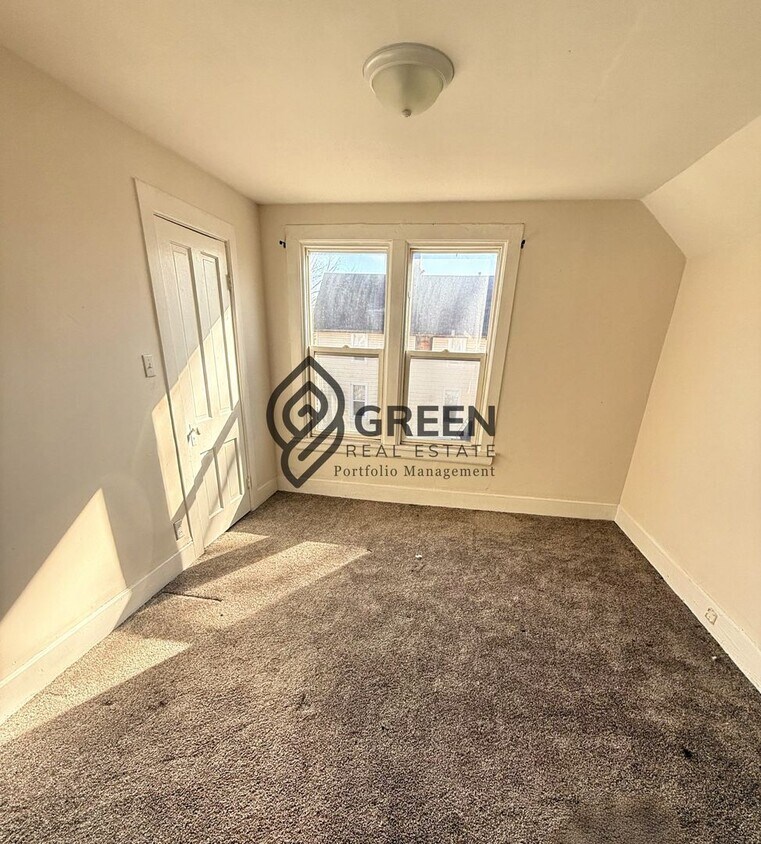 Foto del edificio - 641-645 N Indiana Ave