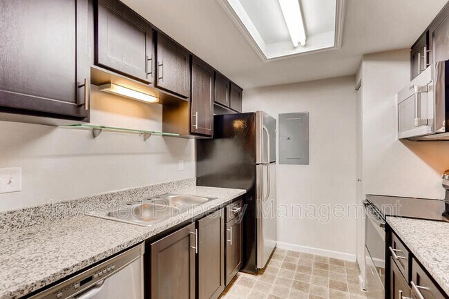 Foto del edificio - 18302 E Kepner Pl