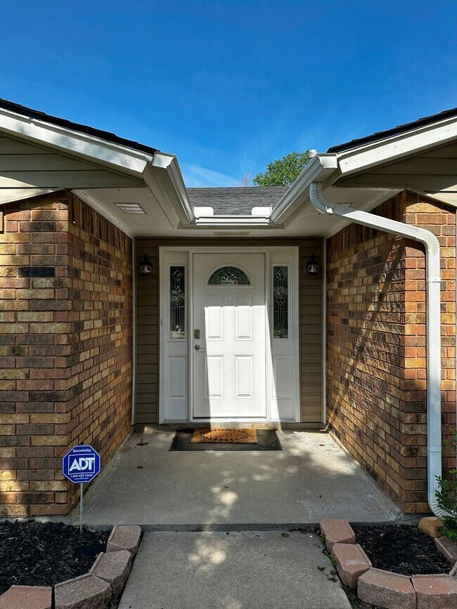 Building Photo - Remodeled