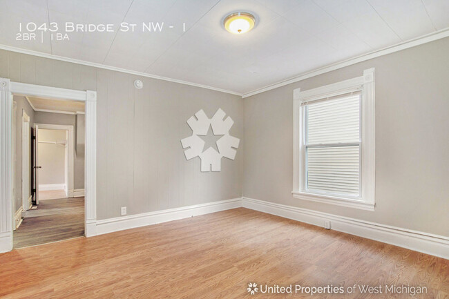 Building Photo - 1043 Bridge St NW