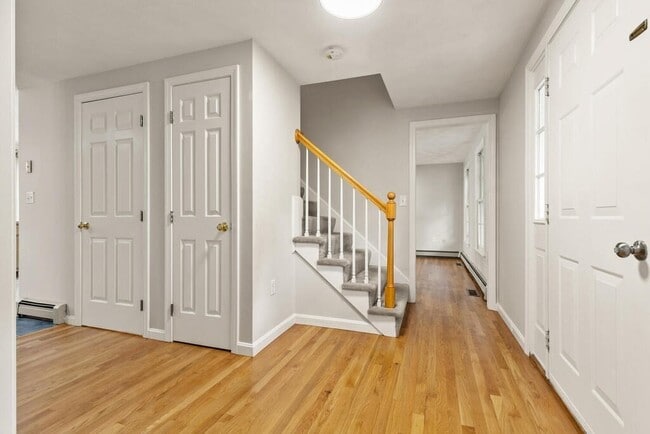 Building Photo - 12 Rose Farm Ln