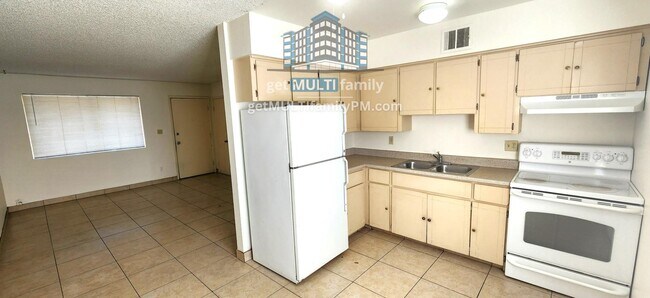 Foto del edificio - 2-Bedroom Apartments in the Heart of Phoen...