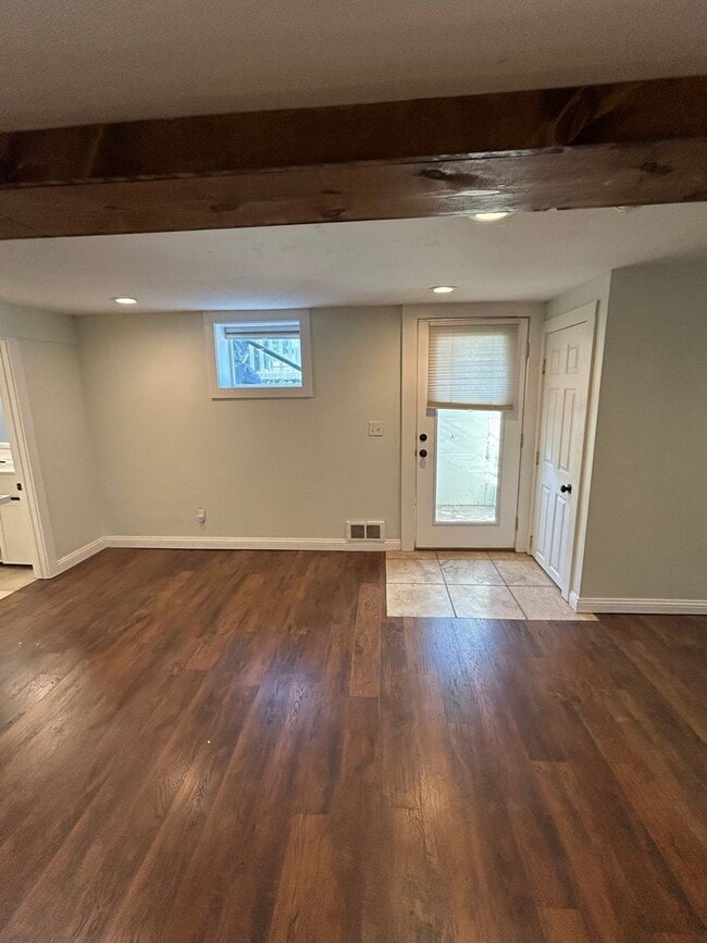 Building Photo - 304 9th Ave W