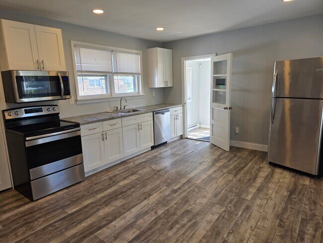 Foto del edificio - 2215 N Main St