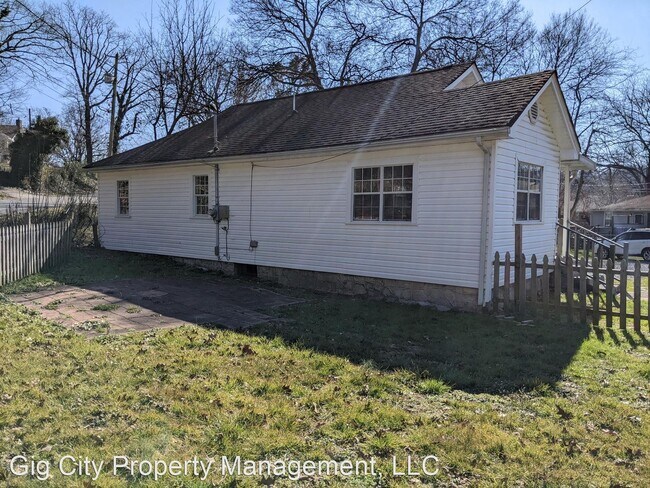 Building Photo - 3 br, 1 bath House - 205 Lakeview Dr