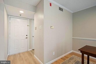 Building Photo - 1504 Lincoln Way