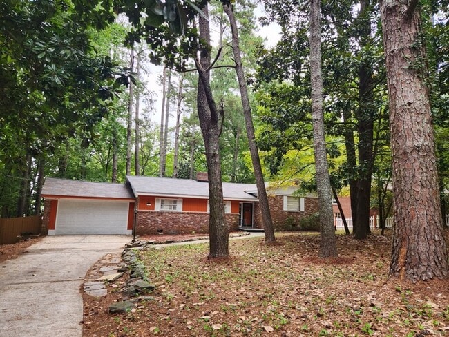 2 Bedroom 2.5 Bath Home MINS FROM LENOX SQUARE MALL! - 2 Bedroom 2.5 Bath Home MINS FROM LENOX SQUARE MALL!