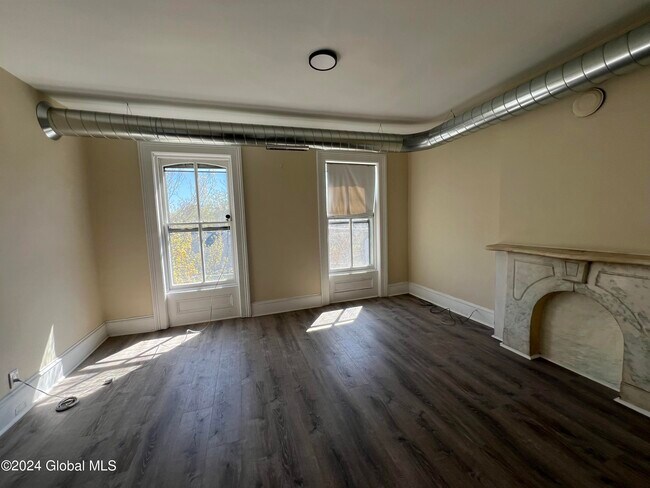 Foto del edificio - 137 4th Ave